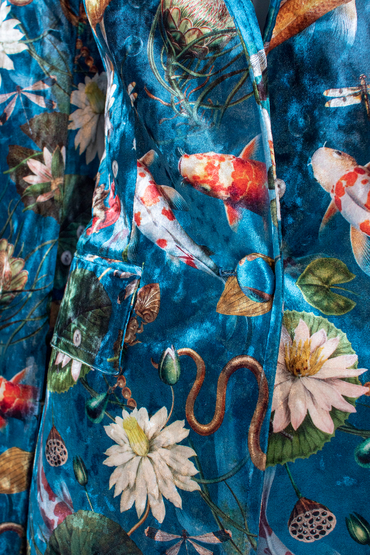 Blazer Velvet Koi