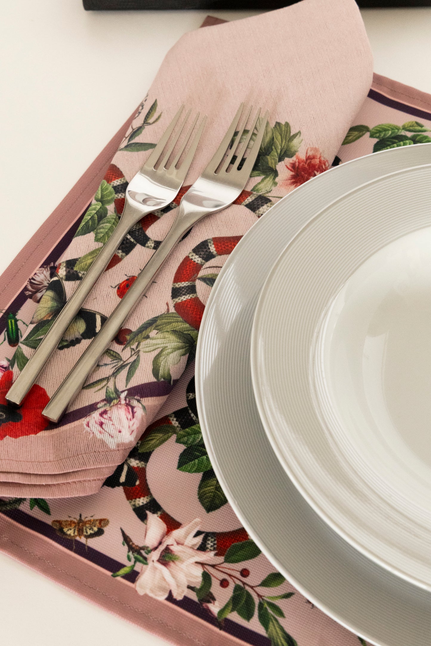 Charola Armadillo Negro Pink Serpent