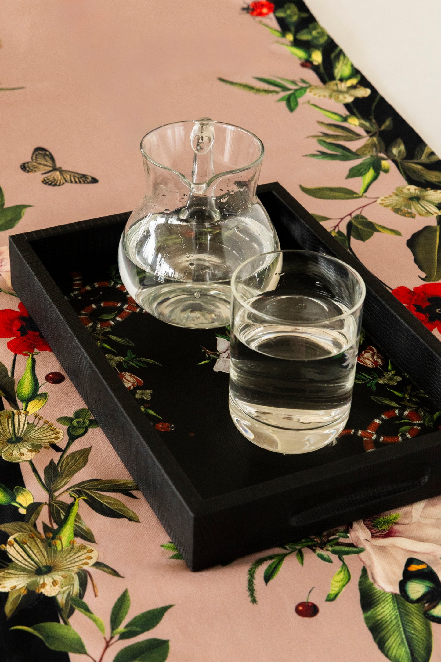 Charola Armadillo Negro Pink Serpent